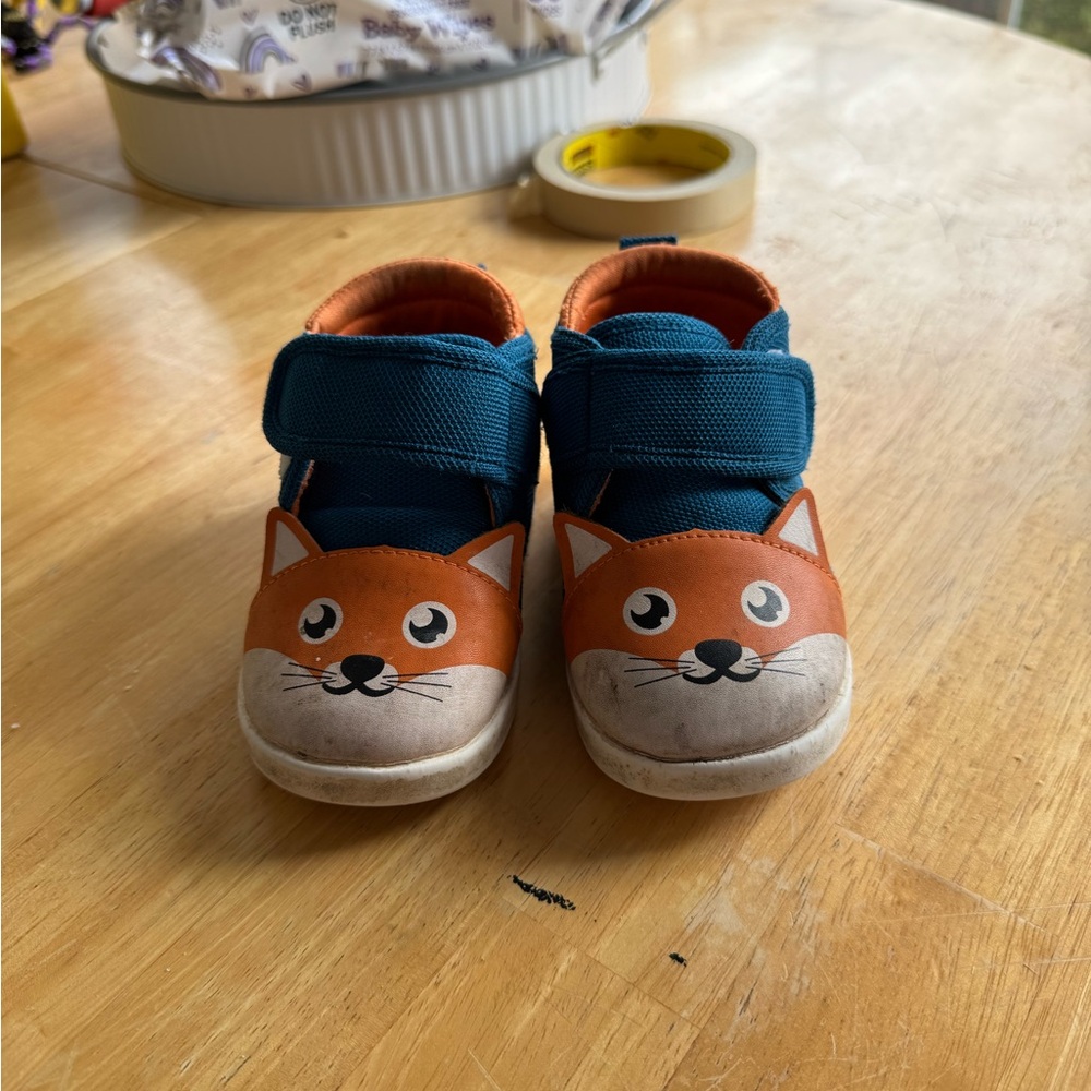 Ikiki fox sneakers